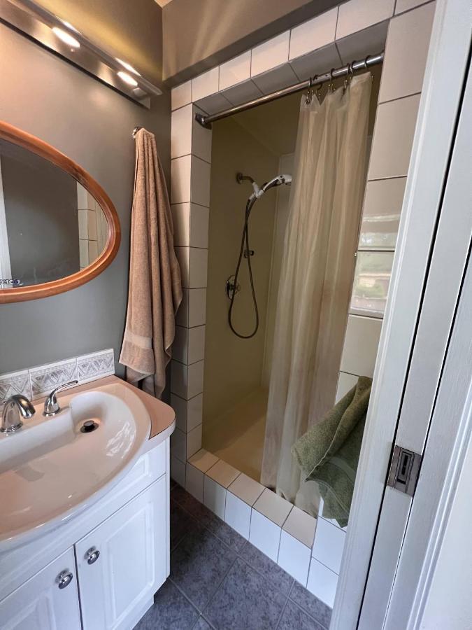 Seymour Private Bedroom, Ensuite Bathroom With Shared Pool, Hot Tub With Views North Vancouver Eksteriør billede