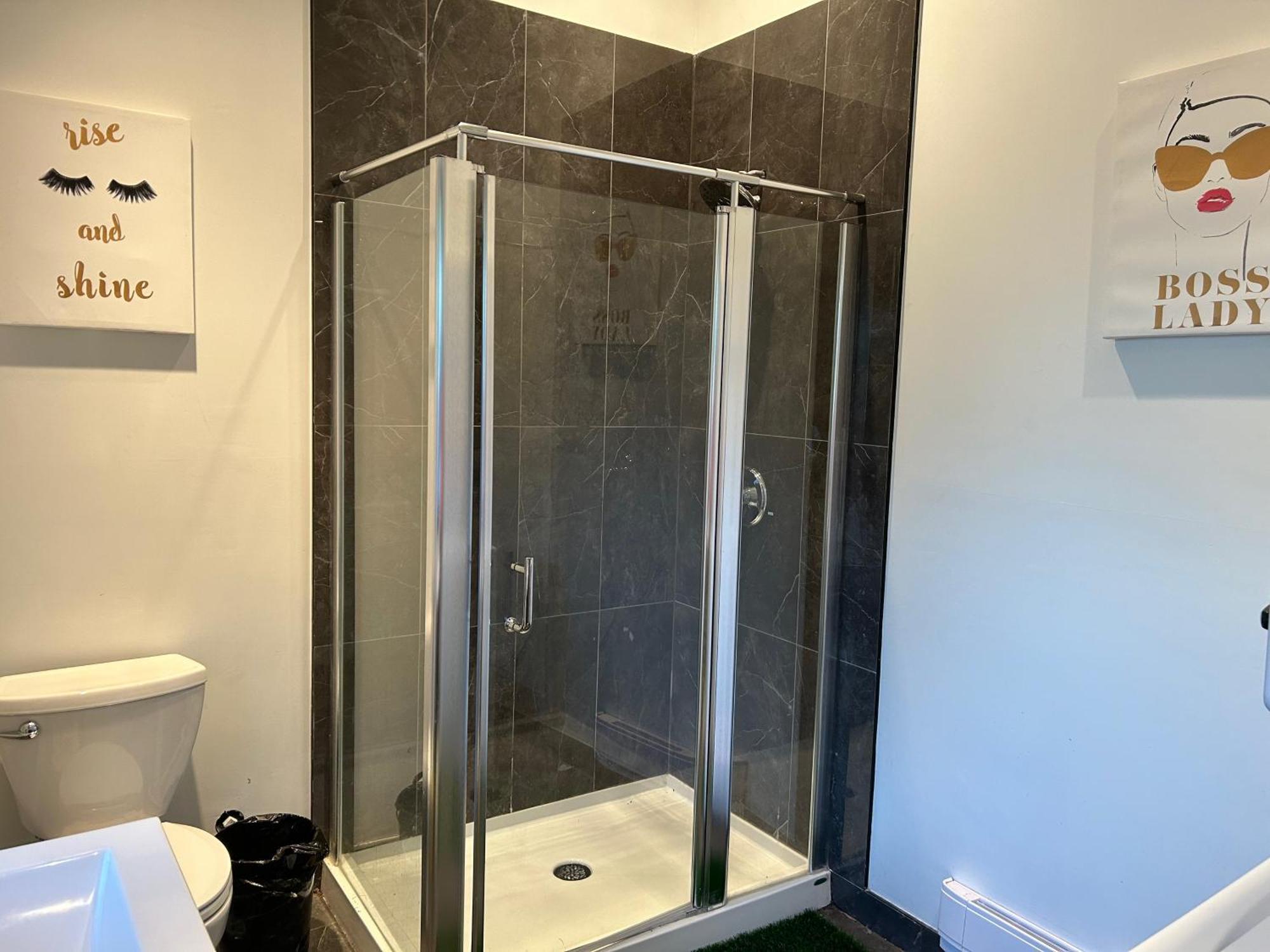Seymour Private Bedroom, Ensuite Bathroom With Shared Pool, Hot Tub With Views North Vancouver Eksteriør billede